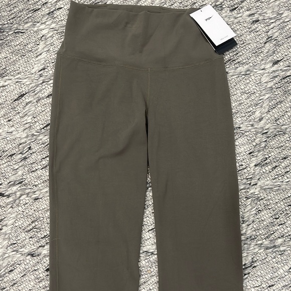 NWT Nike Yoga Straight Leg Leggings - Picture 1 of 6
